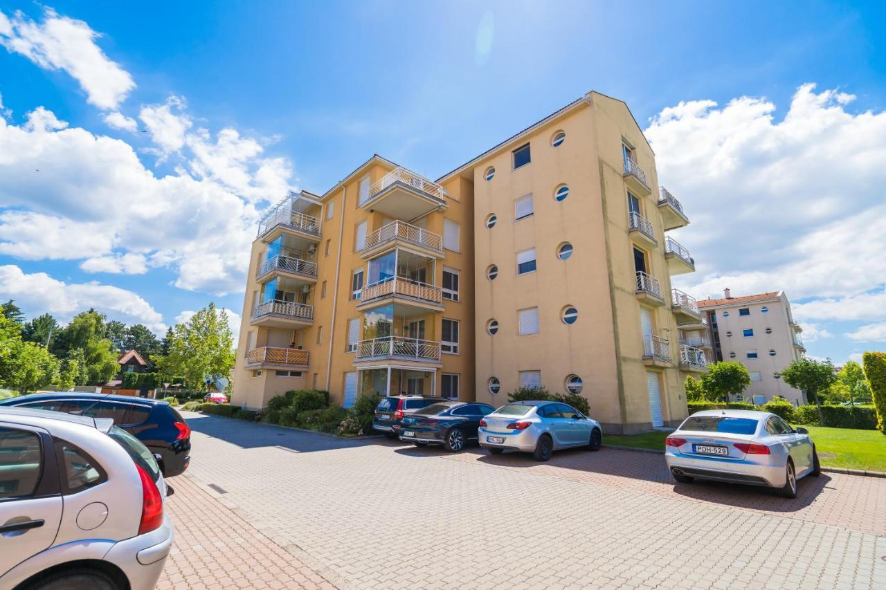 Myflat All-Season Apartment Сиофок Екстериор снимка